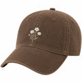 Casquette marron avec broderie de fleurs blanches