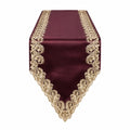 Chemin de table en satin bordeaux avec broderie dorée